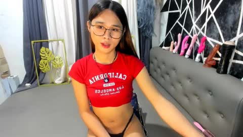 C A I T L Y N online show from July 13, 9:12 am