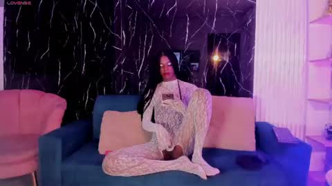 Snapshot of caitlyn_star chatting on June 13, 2:15 pm caitlyn_star online show from June 13, 2:15 pm