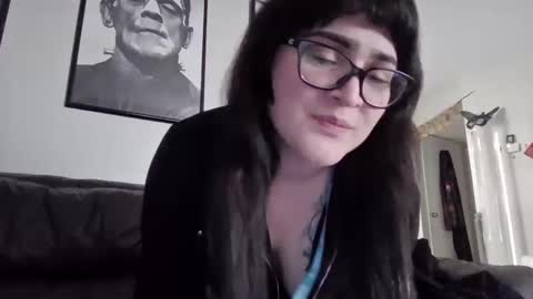 Snapshot of cakebatterbitch chatting on December 2, 10:12 pm cakebatterbitch online show from December 2, 10:12 pm