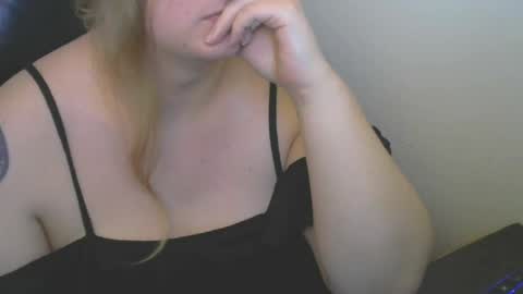 Snapshot of calcavorix chatting on June 12, 11:14 pm Calie online show from June 12, 11:14 pm