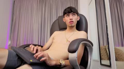 Snapshot of caled_saenz chatting on May 13, 9:11 pm caled_saenz online show from May 13, 9:11 pm