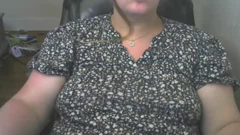Snapshot of calescia chatting on June 18, 1:06 am Calescia Ray online show from June 18, 1:06 am