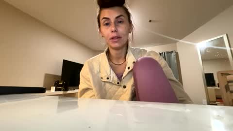 Snapshot of calicambri chatting on March 26, 1:28 pm The Cali Cambri online show from March 26, 1:28 pm