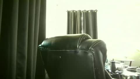 Snapshot of caligrown1154 chatting on June 14, 2:24 am caligrown1154 online show from June 14, 2:24 am