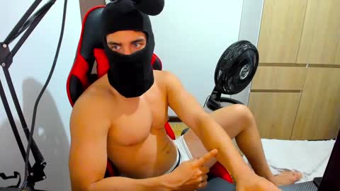 Snapshot of calihotcaliente27 chatting on December 4, 12:03 pm calihotcaliente27 online show from December 4, 12:03 pm