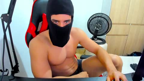 Snapshot of calihotcaliente27 chatting on December 5, 2:11 pm calihotcaliente27 online show from December 5, 2:11 pm