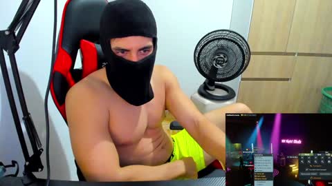 Snapshot of calihotcaliente27 chatting on December 9, 11:45 pm calihotcaliente27 online show from December 9, 11:45 pm