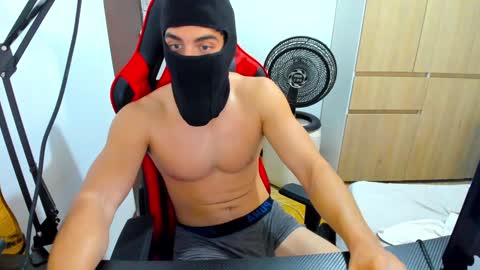 Snapshot of calihotcaliente27 chatting on December 11, 5:59 pm calihotcaliente27 online show from December 11, 5:59 pm