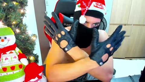Snapshot of calihotcaliente27 chatting on December 18, 2:06 pm calihotcaliente27 online show from December 18, 2:06 pm