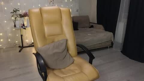 Dasha       inst       dasha is nice online show from May 31, 9:27 pm