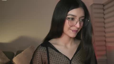Snapshot of call_me_rosie chatting on April 17, 1:19 am online show from April 17, 1:19 am