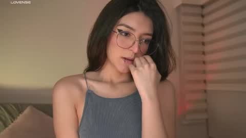 Snapshot of call_me_rosie chatting on April 30, 12:17 am online show from April 30, 12:17 am