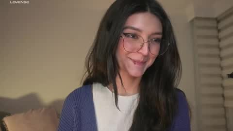 Snapshot of call_me_rosie chatting on May 2, 4:39 am online show from May 2, 4:39 am