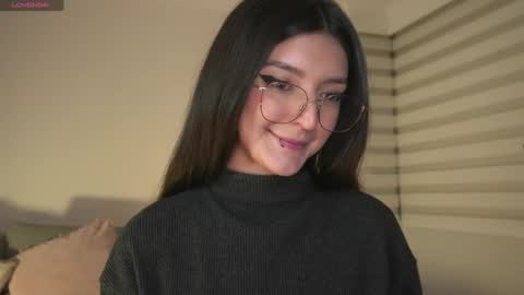 Snapshot of call_me_rosie chatting on May 27, 1:13 am online show from May 27, 1:13 am