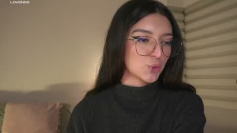 Snapshot of call_me_rosie chatting on June 10, 1:06 am online show from June 10, 1:06 am