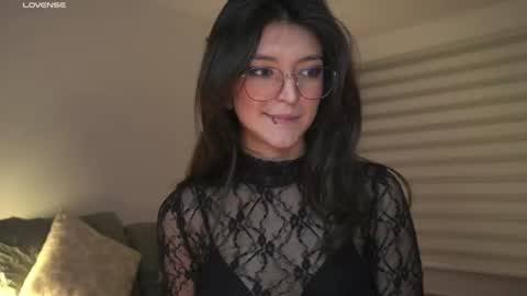 Snapshot of call_me_rosie chatting on June 19, 1:10 am online show from June 19, 1:10 am