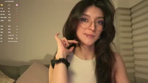 Snapshot of call_me_rosie chatting on August 4, 2:59 am online show from August 4, 2:59 am