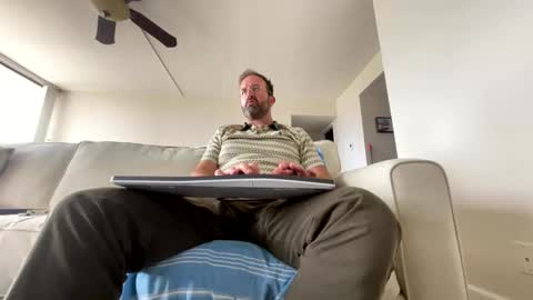 Snapshot of callesalada2 chatting on March 27, 11:04 pm Whitest Boy Alive online show from March 27, 11:04 pm