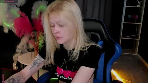 Snapshot of callista_a chatting on April 19, 5:51 am Robin online show from April 19, 5:51 am