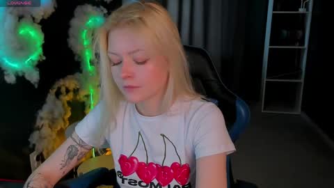 Snapshot of callista_a chatting on April 30, 3:02 am Robin online show from April 30, 3:02 am