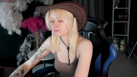 Snapshot of callista_a chatting on May 18, 3:02 am Robin online show from May 18, 3:02 am