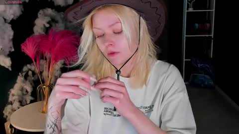 Snapshot of callista_a chatting on May 19, 2:51 am Robin online show from May 19, 2:51 am