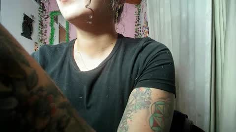 Snapshot of callme_lolas chatting on February 18, 12:28 am paula online show from February 18, 12:28 am
