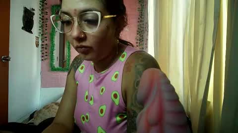 Snapshot of callme_lolas chatting on February 20, 6:52 pm paula online show from February 20, 6:52 pm