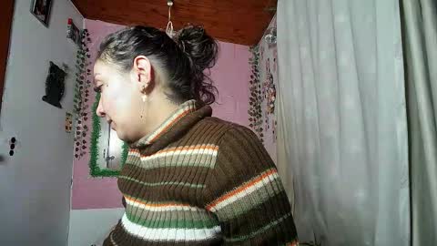 Snapshot of callme_lolas chatting on March 1, 1:18 am paula online show from March 1, 1:18 am