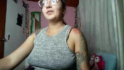 Snapshot of callme_lolas chatting on March 24, 2:05 am paula online show from March 24, 2:05 am