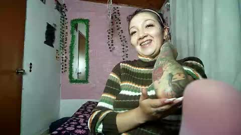 Snapshot of callme_lolas chatting on March 28, 1:27 am paula online show from March 28, 1:27 am