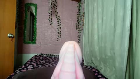 Snapshot of callme_lolas chatting on April 12, 7:57 am paula online show from April 12, 7:57 am