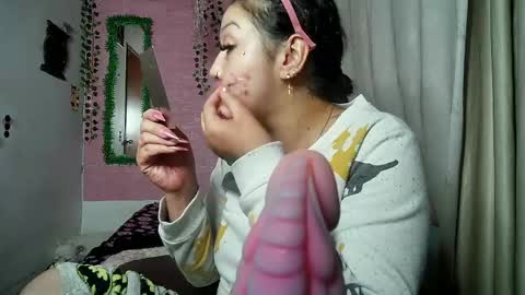 Snapshot of callme_lolas chatting on April 14, 1:33 am paula online show from April 14, 1:33 am