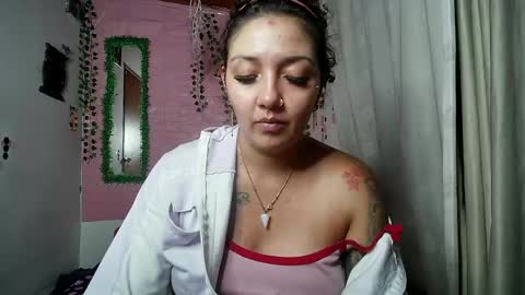 Snapshot of callme_lolas chatting on April 16, 5:19 am paula online show from April 16, 5:19 am