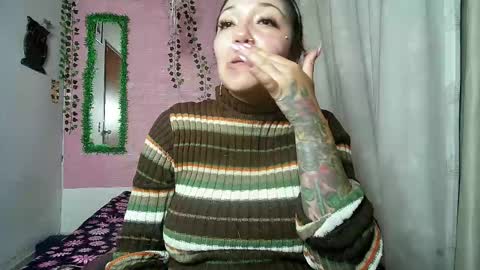 Snapshot of callme_lolas chatting on April 22, 2:14 am paula online show from April 22, 2:14 am