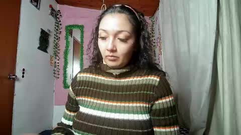 Snapshot of callme_lolas chatting on May 18, 4:18 am paula online show from May 18, 4:18 am