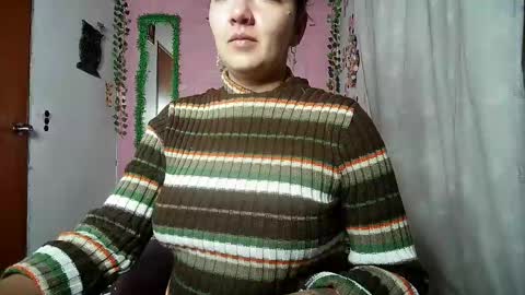 Snapshot of callme_lolas chatting on May 19, 4:30 am paula online show from May 19, 4:30 am