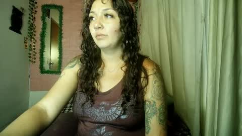 Snapshot of callme_lolas chatting on May 24, 11:10 pm paula online show from May 24, 11:10 pm