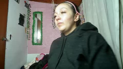 Snapshot of callme_lolas chatting on June 3, 2:47 am paula online show from June 3, 2:47 am