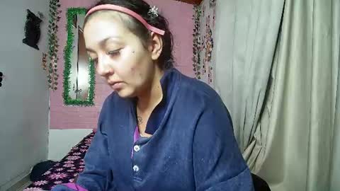Snapshot of callme_lolas chatting on June 10, 2:01 am paula online show from June 10, 2:01 am
