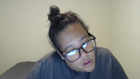 Snapshot of cals9x chatting on October 17, 12:36 am camzxoxox online show from October 17, 12:36 am