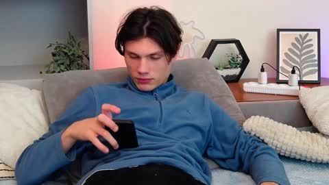 Snapshot of calvin_cay chatting on January 18, 7:37 pm Calvin online show from January 18, 7:37 pm