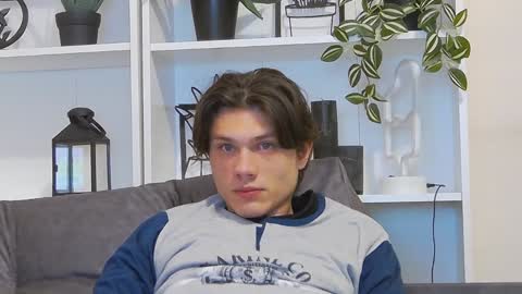 Snapshot of calvin_cay chatting on February 26, 1:43 am Calvin online show from February 26, 1:43 am