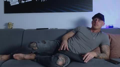 Calvin  online show from December 14, 2:56 am