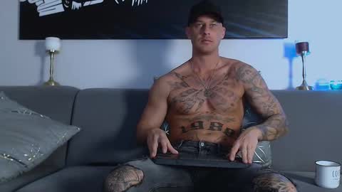 Calvin  online show from December 15, 1:24 am