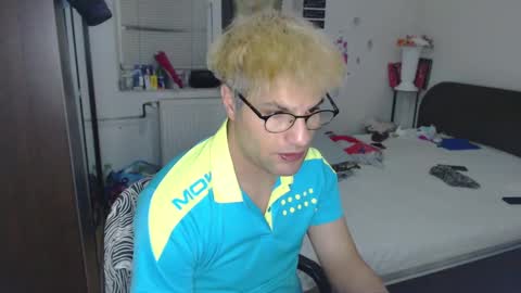 Snapshot of calvinjohnlad chatting on March 12, 1:03 am Calvinjohnlad online show from March 12, 1:03 am