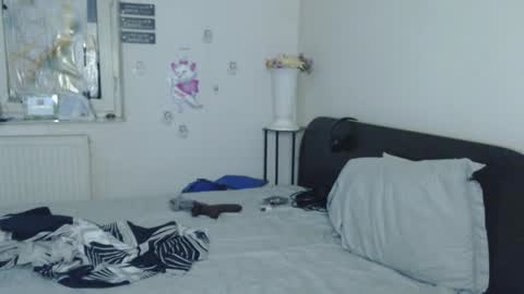 Snapshot of calvinjohnlad chatting on December 13, 7:53 pm Calvinjohnlad online show from December 13, 7:53 pm