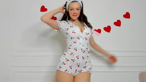 Snapshot of calyra chatting on March 4, 9:32 pm Callie online show from March 4, 9:32 pm