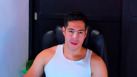 Snapshot of camara110 chatting on December 5, 1:58 am camara110 online show from December 5, 1:58 am