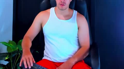 Snapshot of camara110 chatting on January 2, 7:29 pm camara110 online show from January 2, 7:29 pm